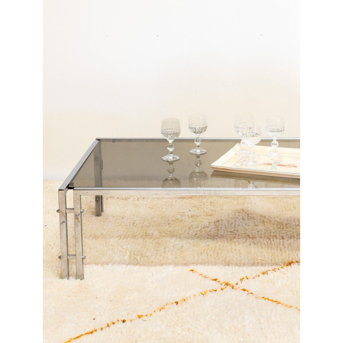 Table basse chromée en verre fumé Donna N°666 - Bon état fumé, DEBONGOUT