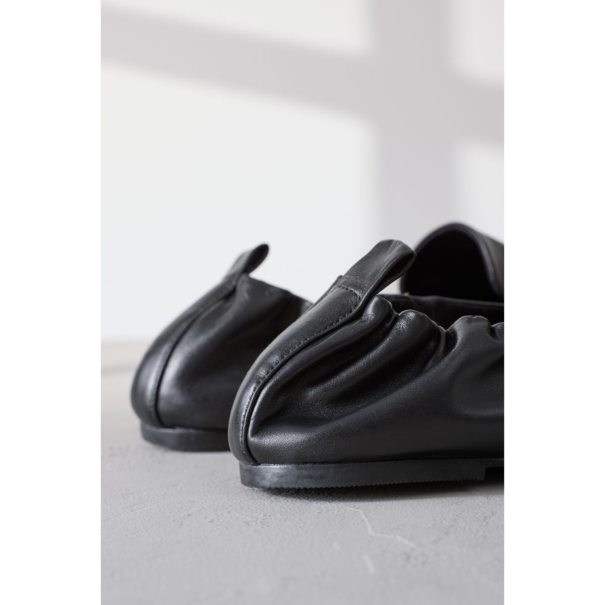 Mocassins à bout rond et arrière froncé noir, NEXT
