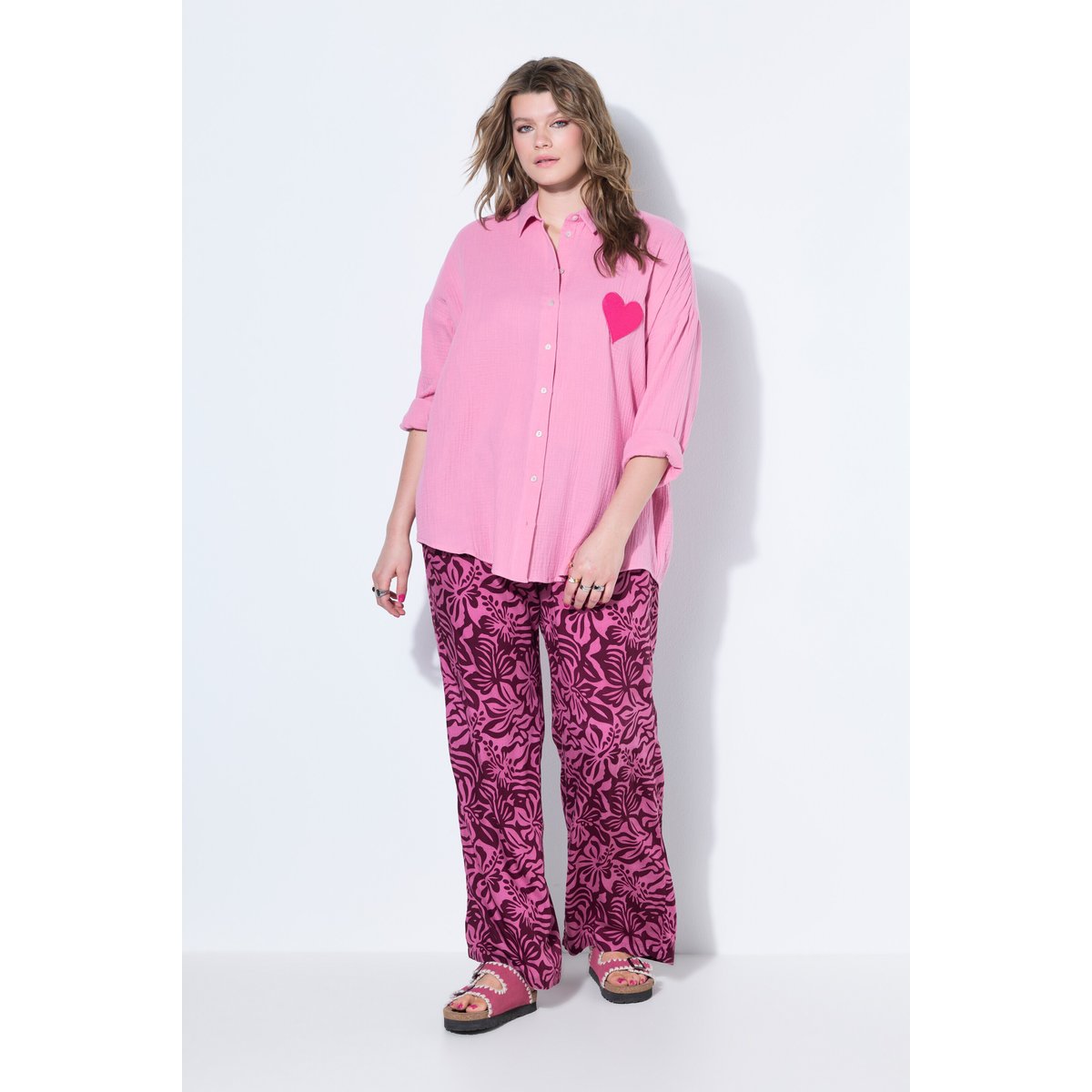Blouse oversize en mousseline, écusson cœur rose clair, STUDIO UNTOLD