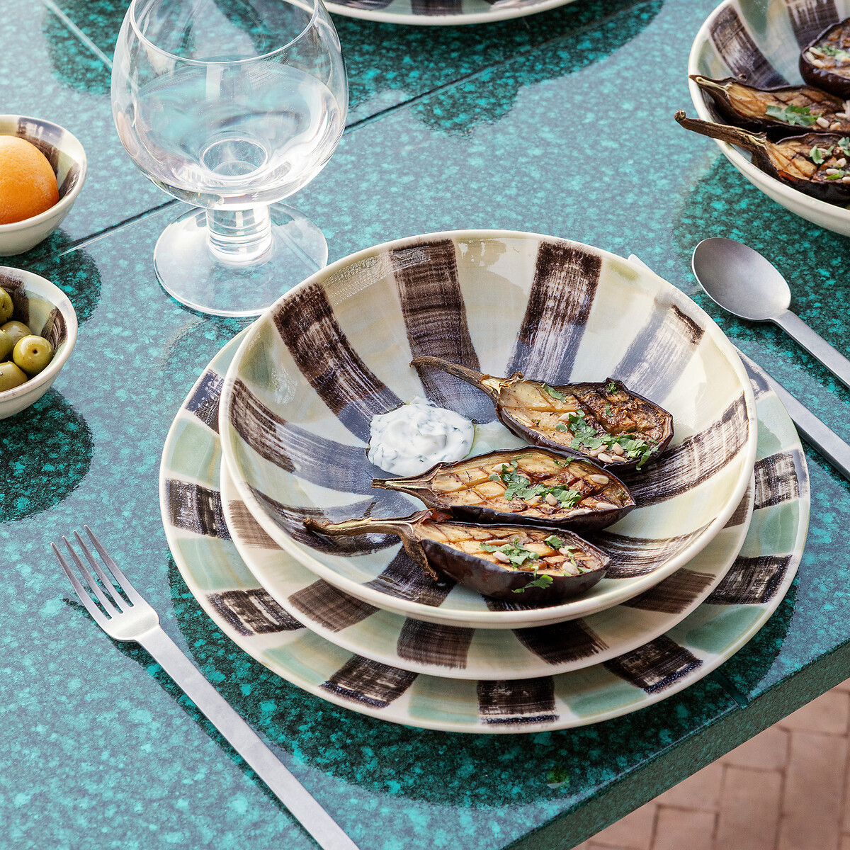 Lot de 4 assiettes plates en grès rayé, VIANA vert de gris/noir, AM.PM