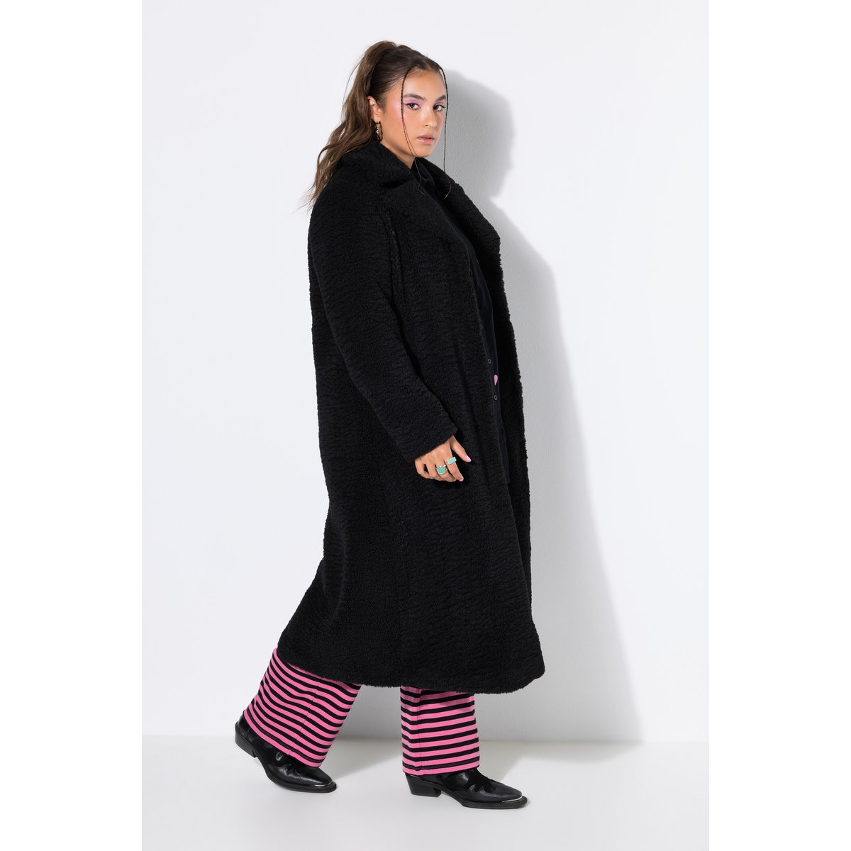 Manteau en peluche, coupe droite longue noir, STUDIO UNTOLD