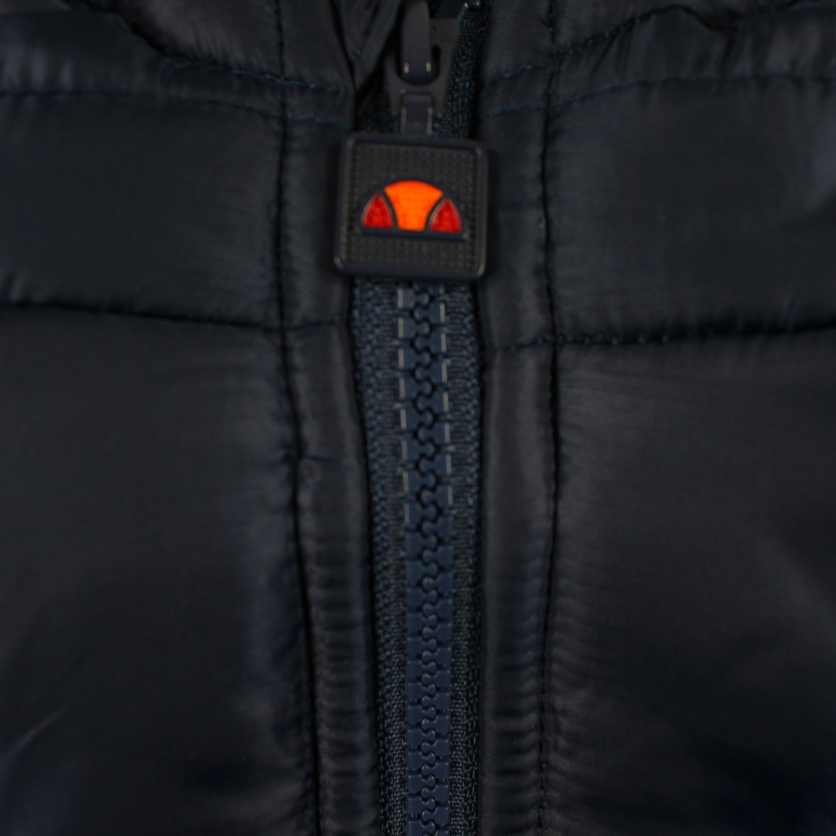 Manteau noir, ELLESSE