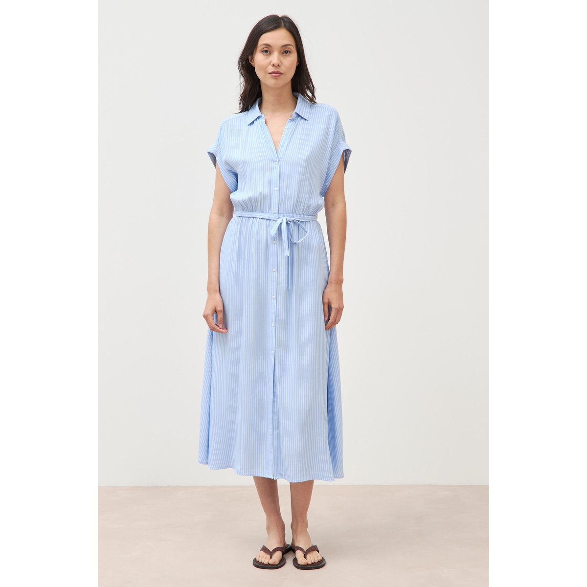 Robe longue évasée ceinturée bleu clair, BONOBO