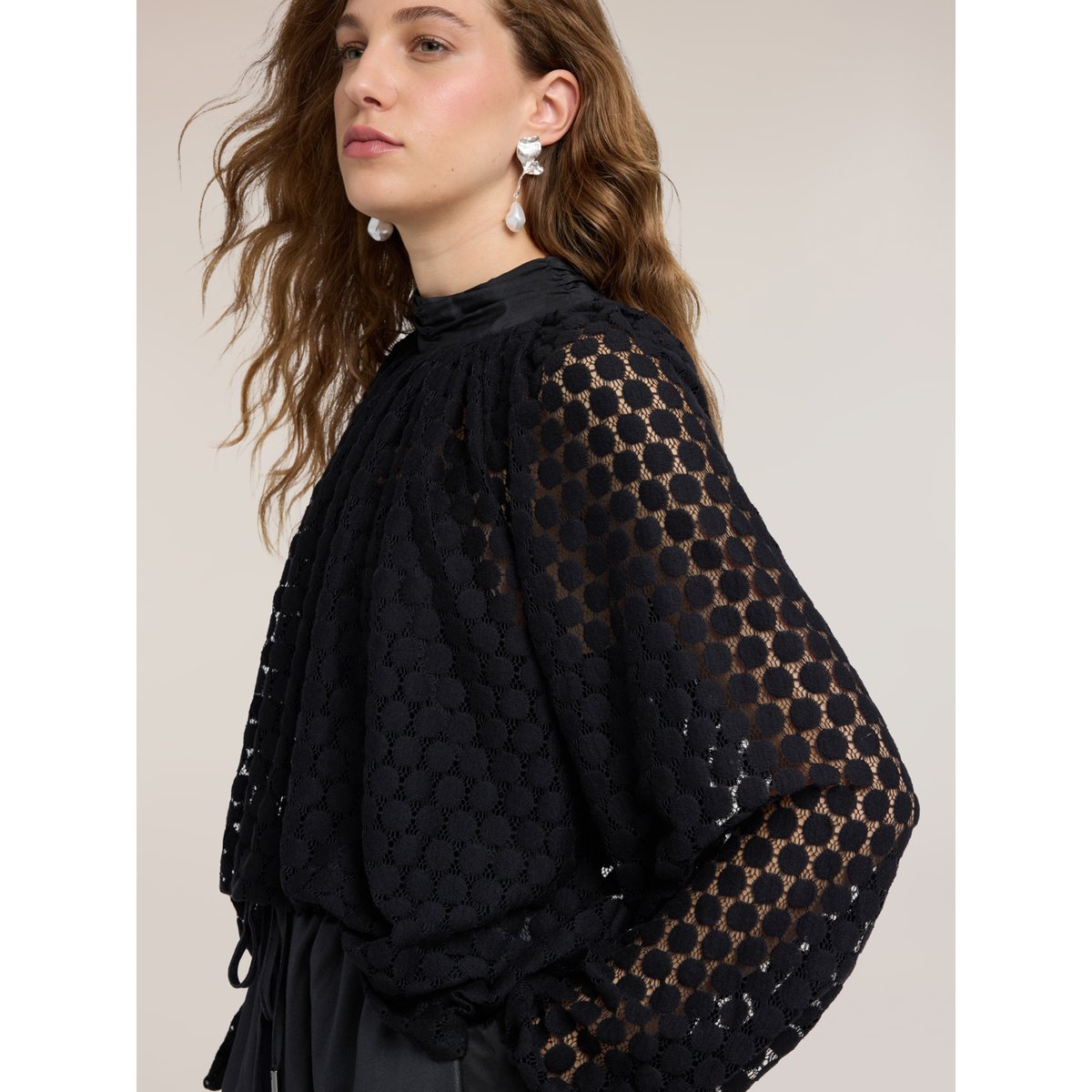 Blouse à col montant noir, MOTIVI