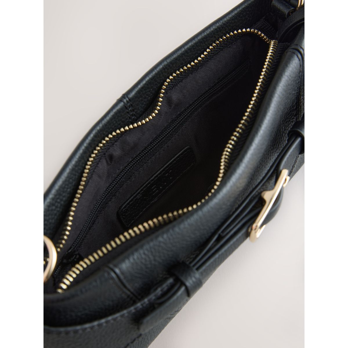 Sac bandoulière en cuir noir, NEXT