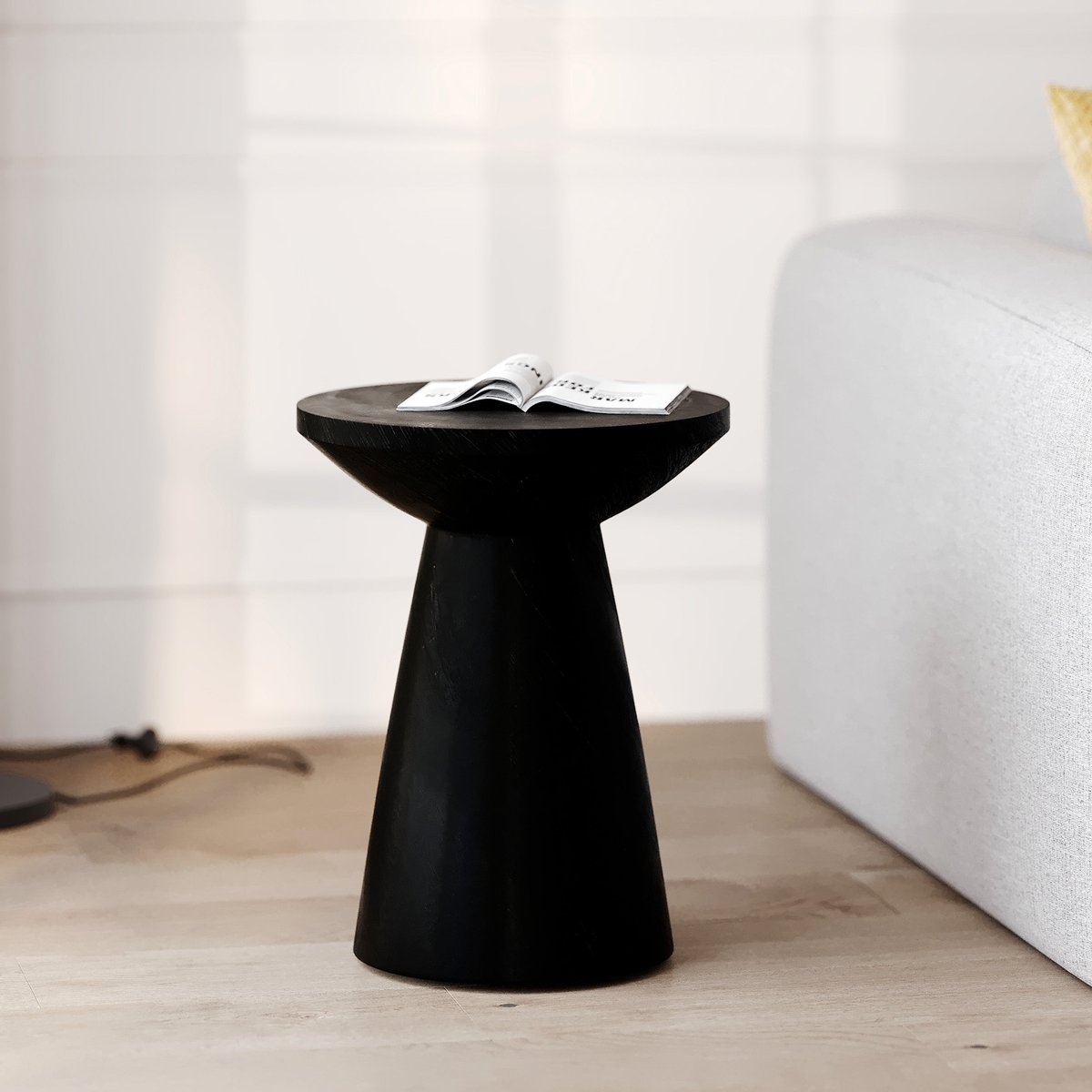 Table d'appoint en bois de suar D40 cm - LOWA noir, MAISON PAVANE