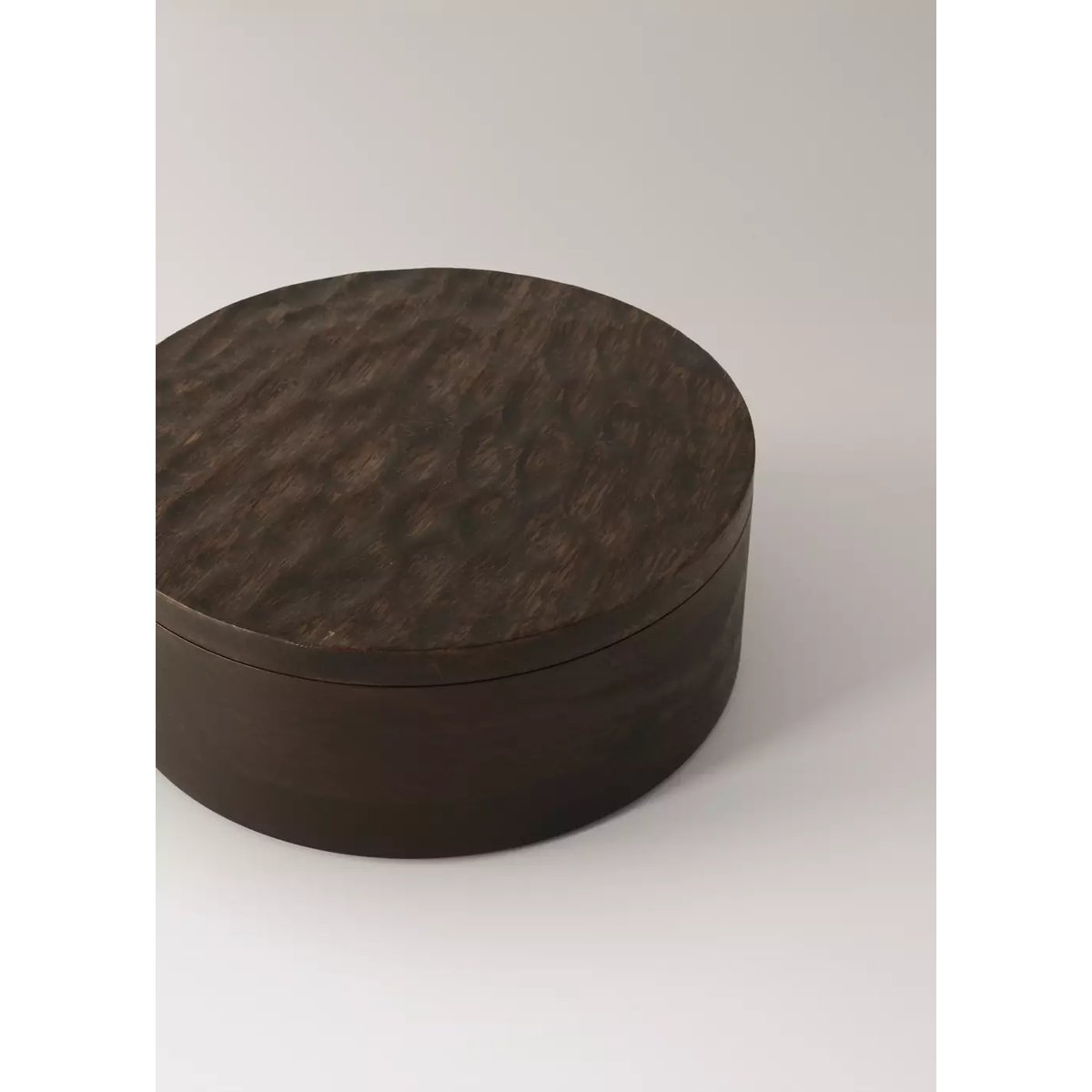 Petite boîte ronde en bois sculpté chocolat, MANGO HOME