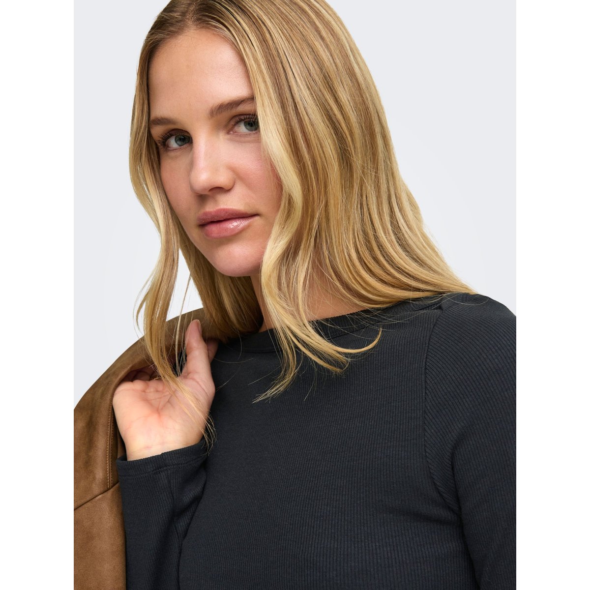 Top black 1, JDY