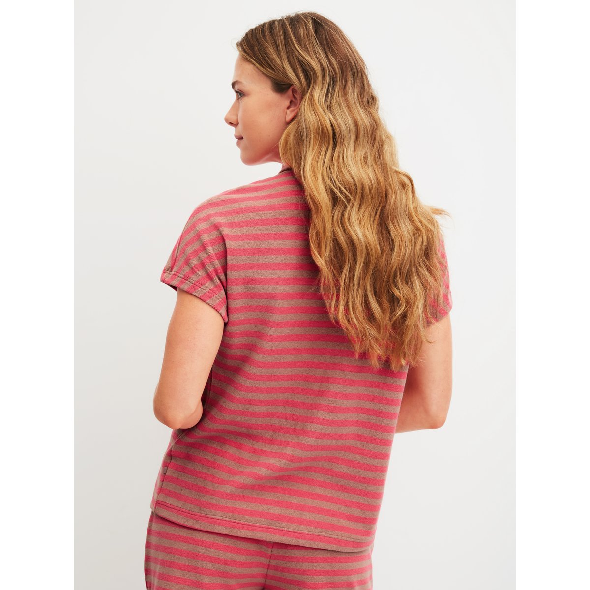 T-shirt à manches courtes avec boutons en tissu éponge manches courtes Coton LOUNGE STRIPE timeless taupe, CALIDA