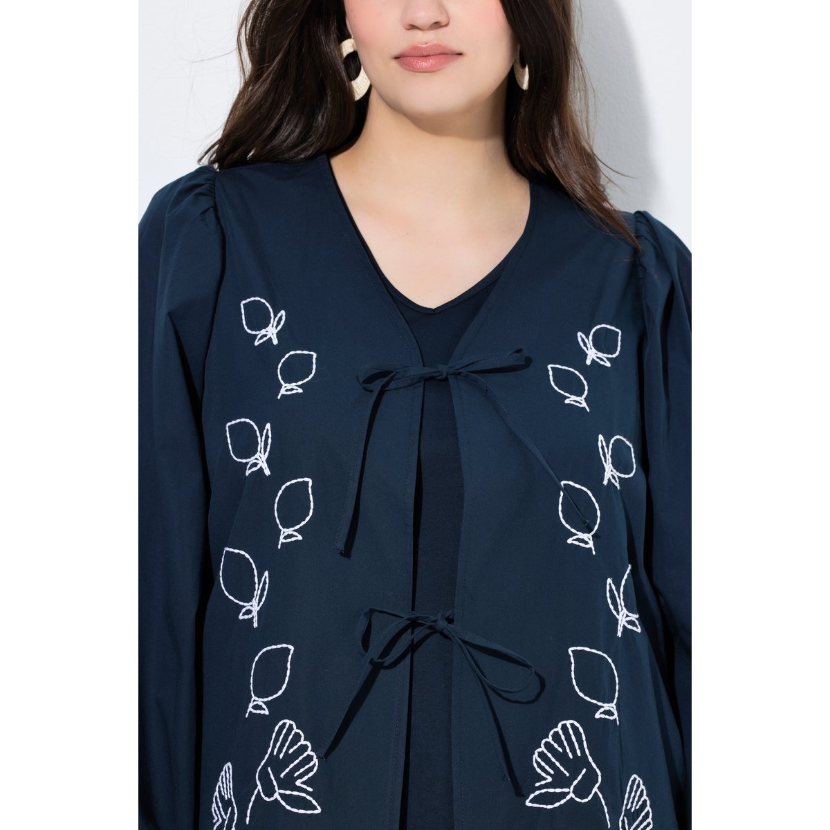 Chemisier esprit blouse avec broderies marine, ULLA POPKEN