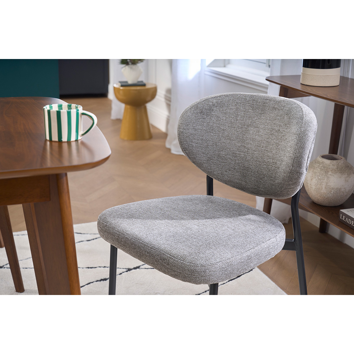 Chaises en tissu effet velours texturé beige et métal noir (lot de 2) BREKA gris, MILIBOO