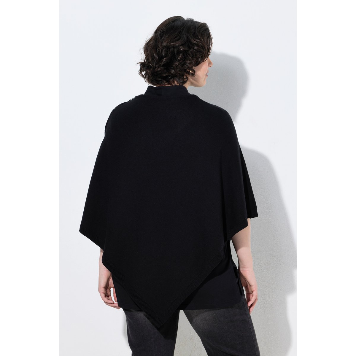 Poncho en maille, base en pointe noir, ULLA POPKEN
