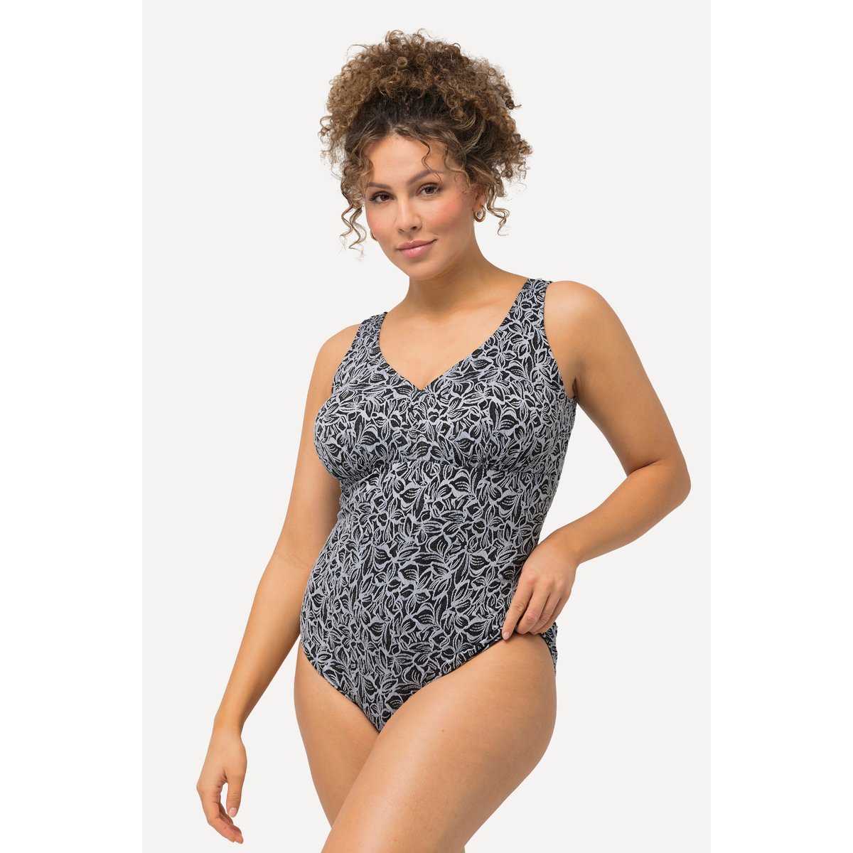 Maillot de bain avec bonnets souples. noir, ULLA POPKEN