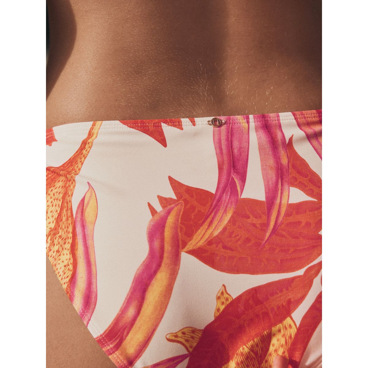 Bas de bikini à finition métal nouer collection kew crème/rouge floral, NEXT