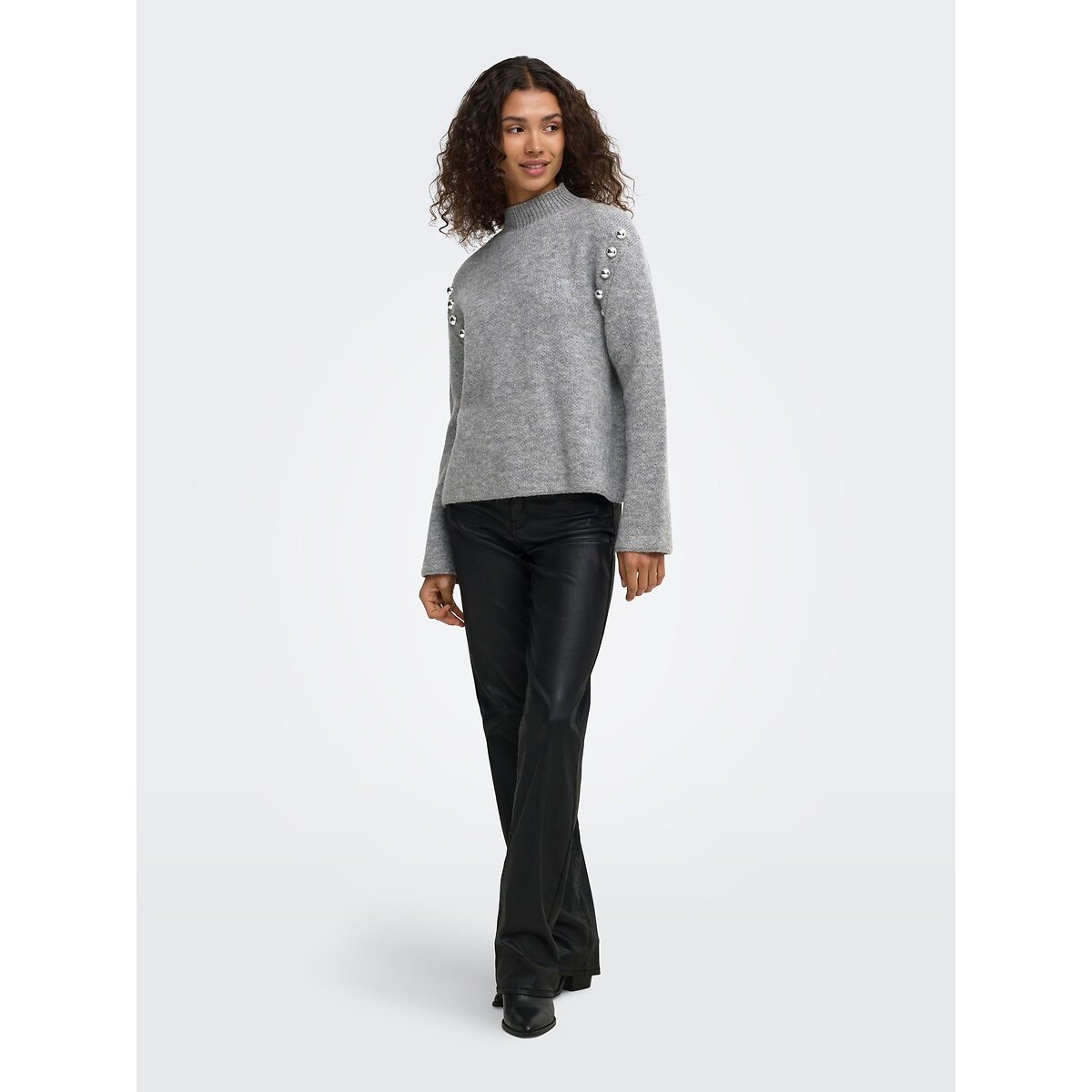 Pull col montant avec boutons gris, ONLY