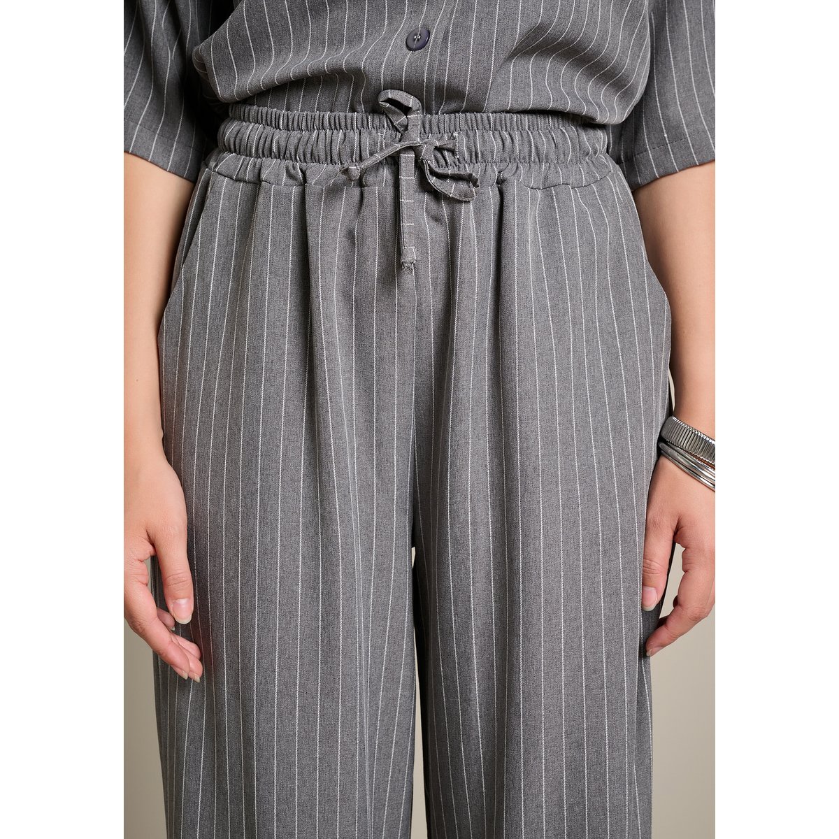 Pantalon rayé fluide gris, LOLALIZA