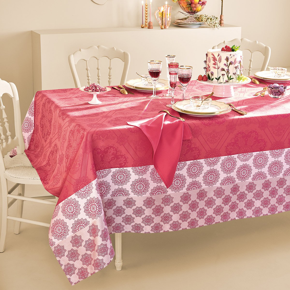 Chemin de table pur coton MILLE ROSACES framboise, GARNIER THIEBAUT
