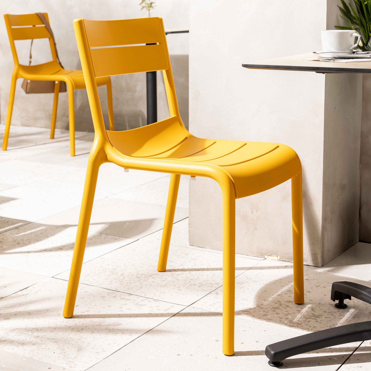 Lot de 4 chaises de terrasse en plastique, PANAME jaune moutarde, OVIALA