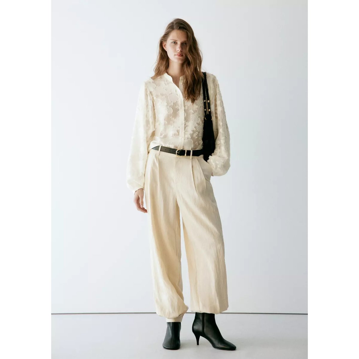 Blouse Lyocell détails brodés blanc cassé, MANGO