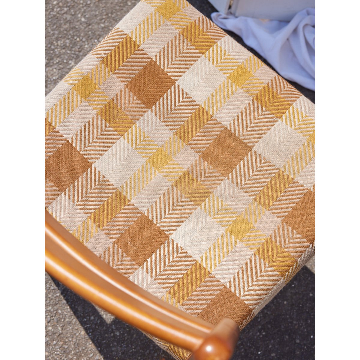 Paire de chaises au design scandinave Alma N°1743 - Bon état bois clair, DEBONGOUT