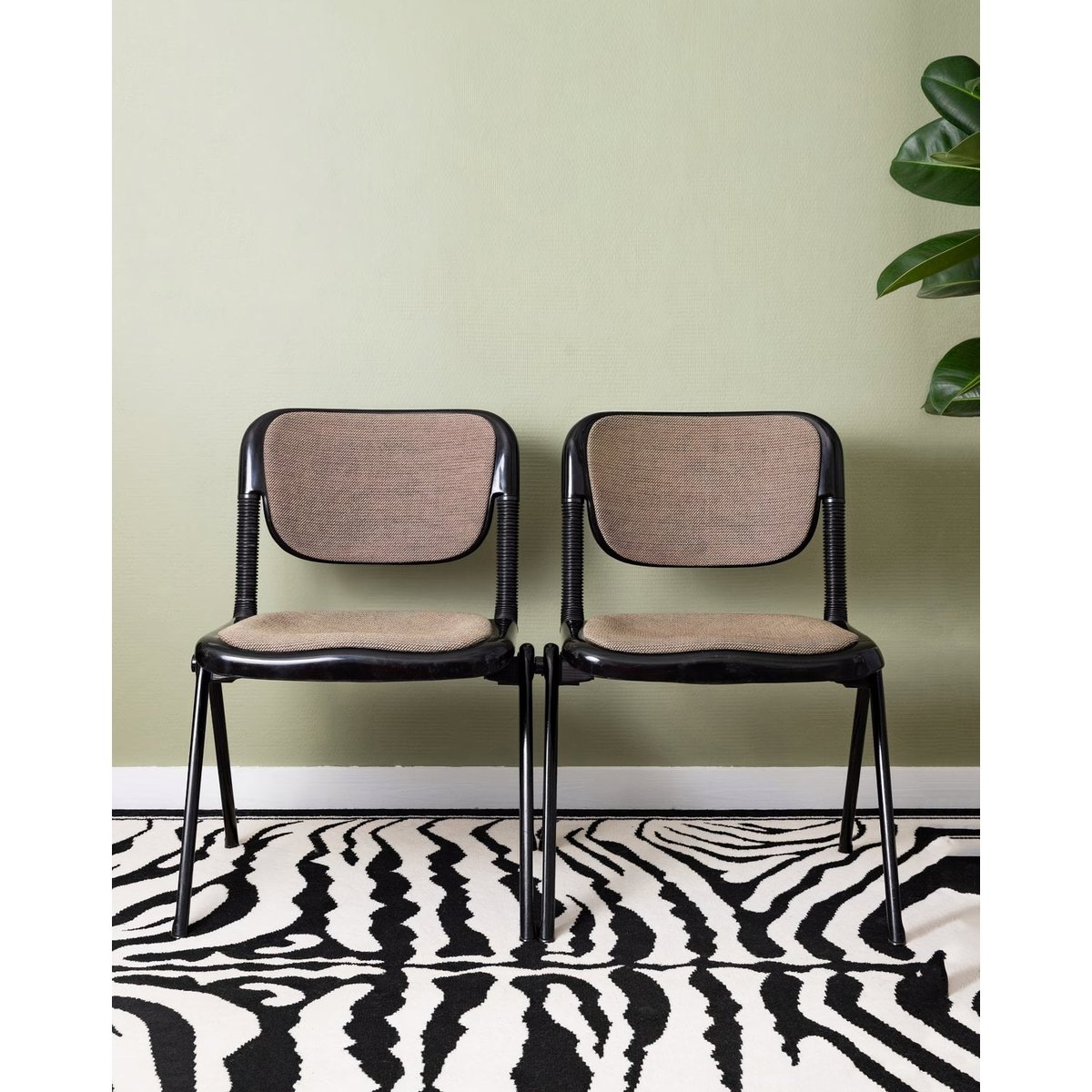 Paire de deux chaises design Alma N°1991 - Bon état noir, DEBONGOUT