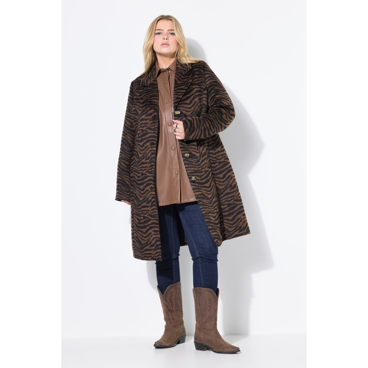 Manteau à revers daim foncé, STUDIO UNTOLD