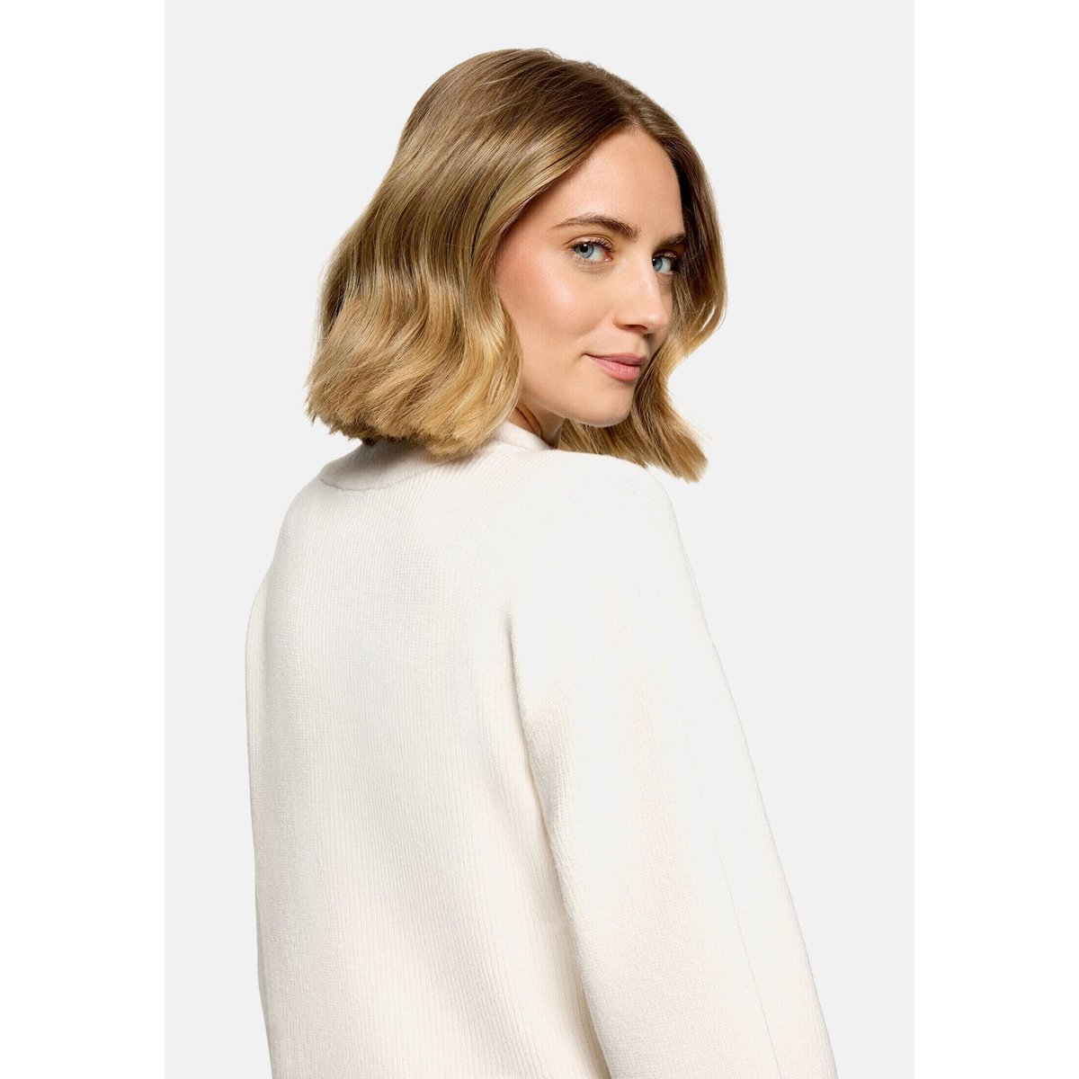 Pull-over en maille à col droit blanc, BETTY BARCLAY
