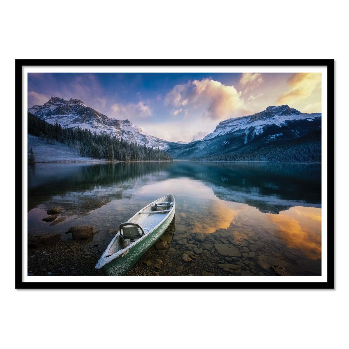 Affiche d'art - First Snow Emerald Lake - Yongnan Li affiche d'art avec cadre bois noir, WALL EDITIONS