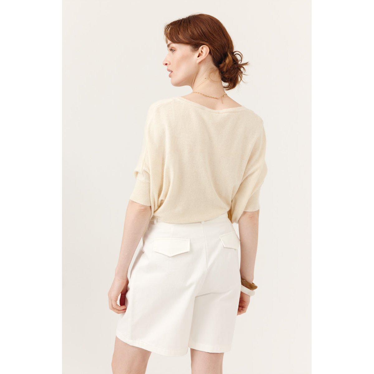 Short taille haute coupe structurée avec plis sur le devant Atea white, ARTLOVE
