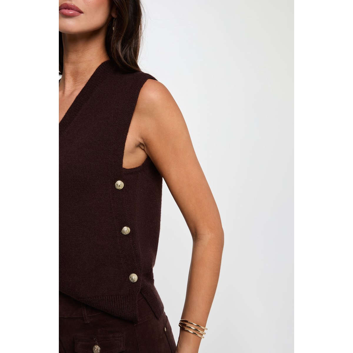 Pull sans manches col v marron foncé, MORGAN