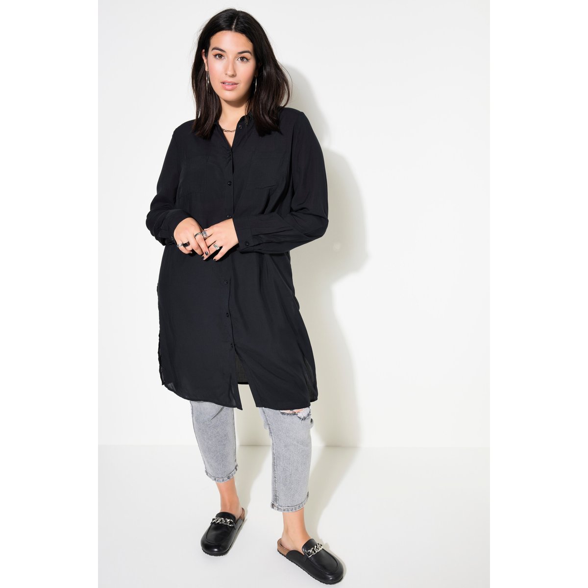 Chemise longue coupe Boxy en modal. Col noir, STUDIO UNTOLD