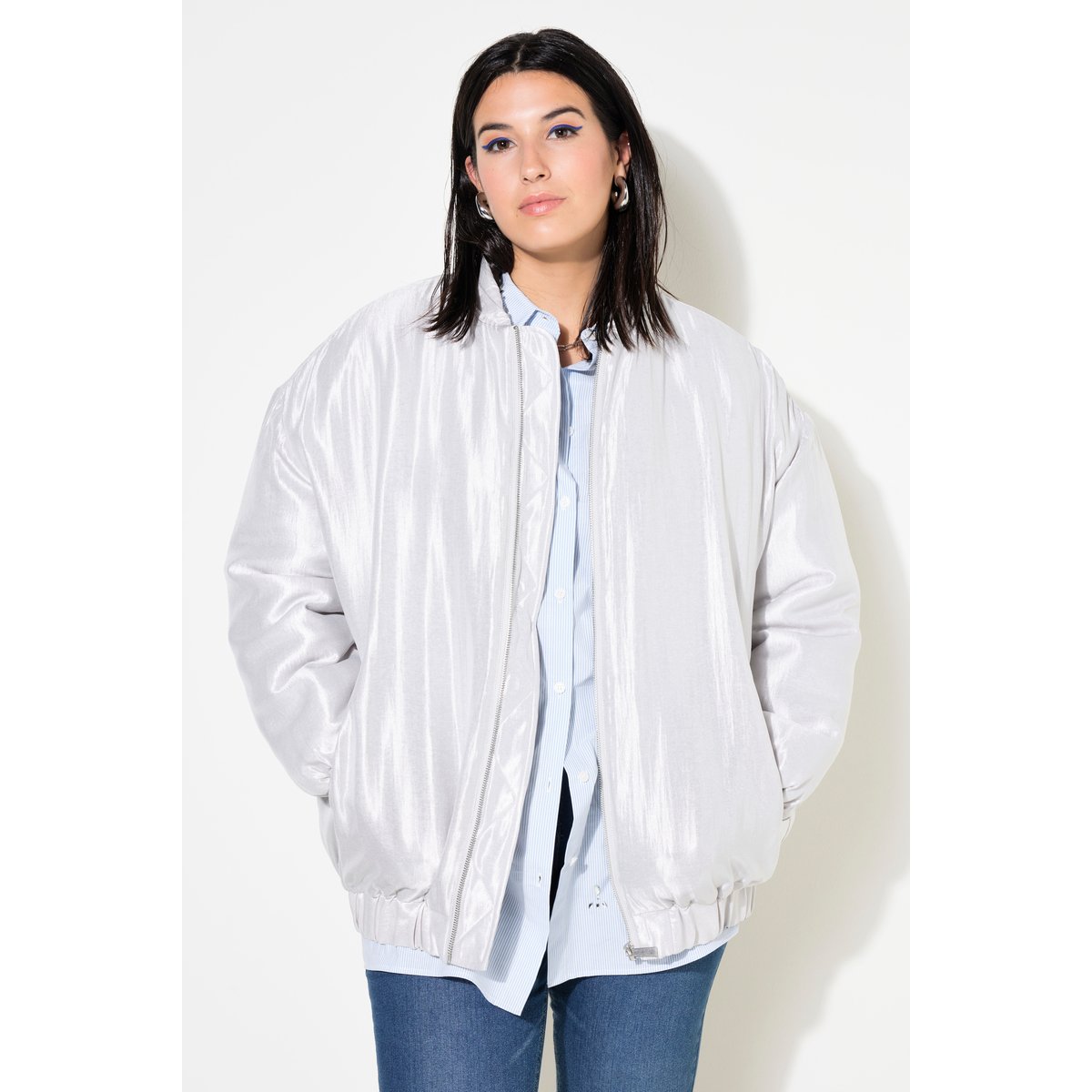 Blouson oversize. Matière brillante argent, STUDIO UNTOLD