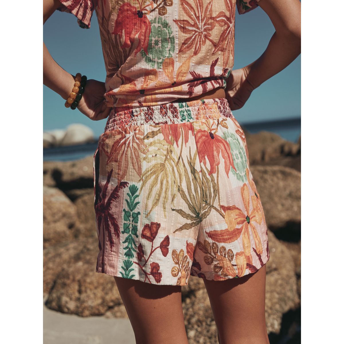 Short en jersey froissé avec imprimé palmier rose, NEXT