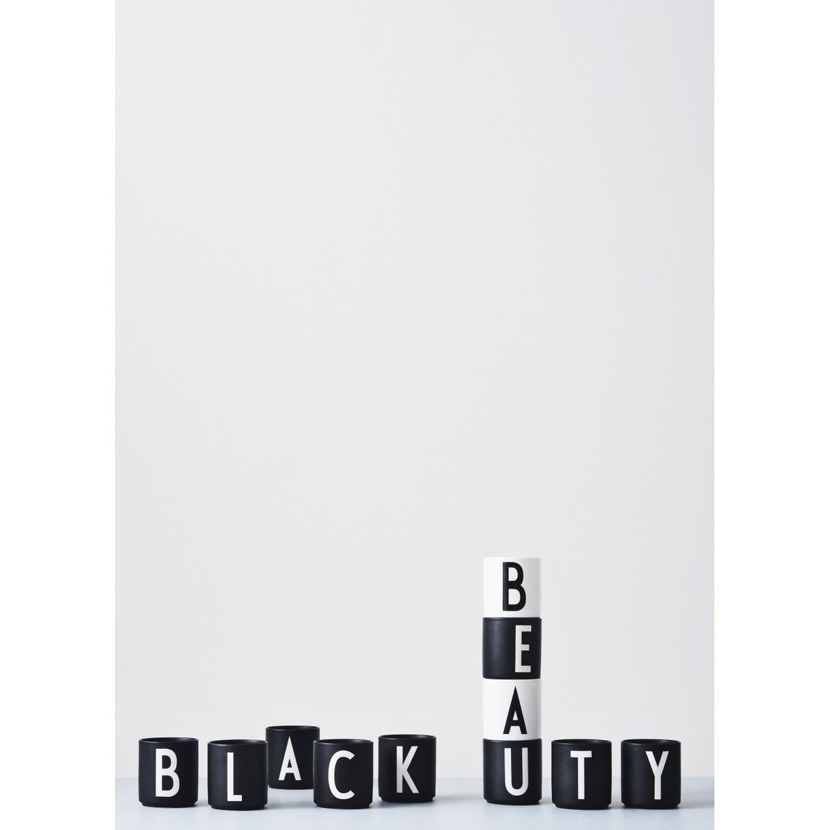 Mug en Porcelaine Noir Personal A-Z i lettre blanche, DESIGN LETTERS