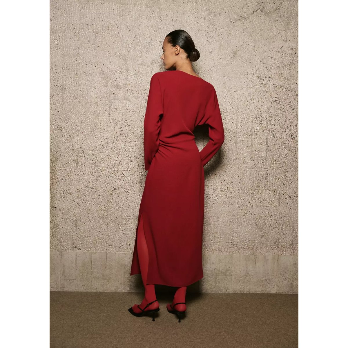 Robe col bateau froncée rouge, MANGO