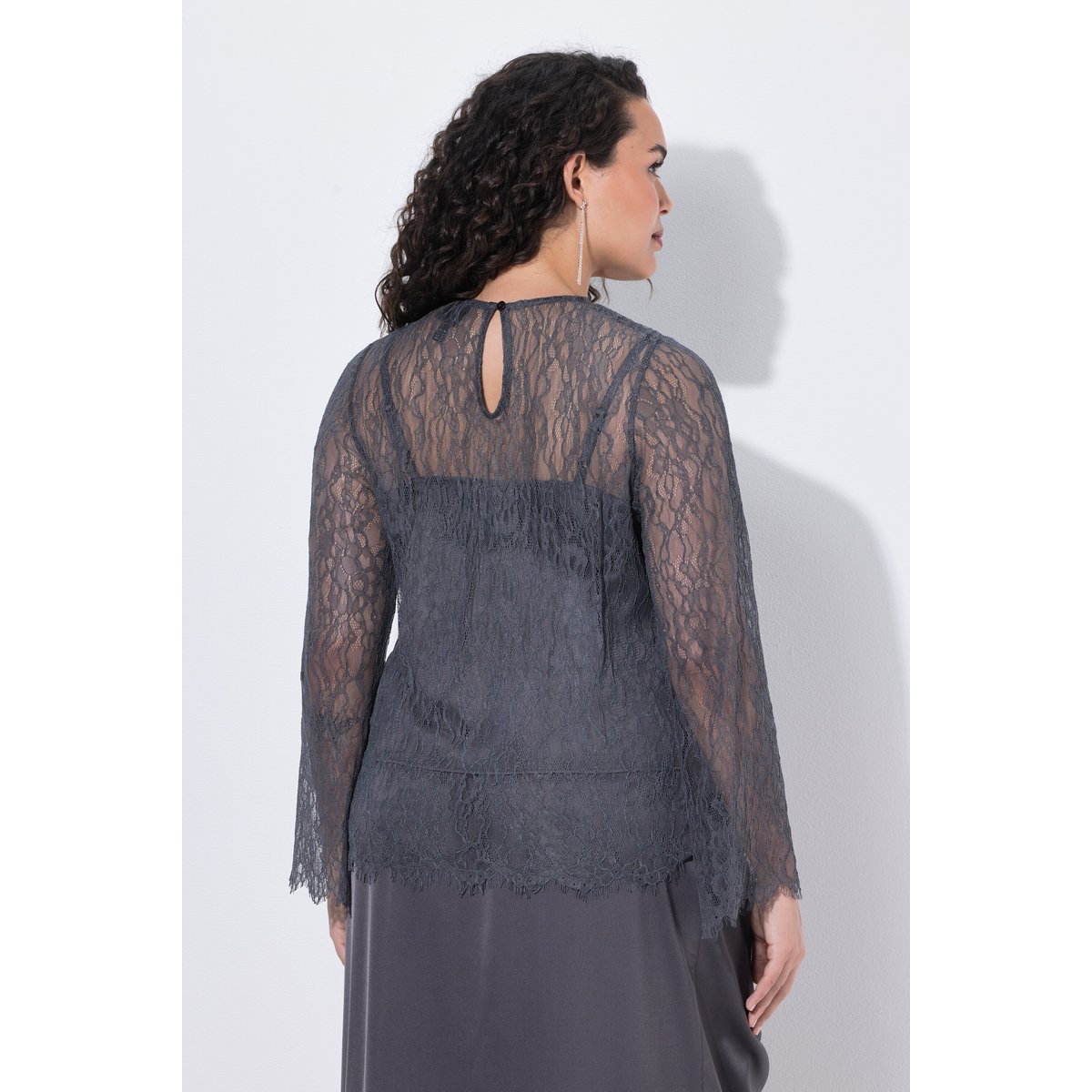 Blouse en dentelle, caraco en satin noir, ULLA POPKEN
