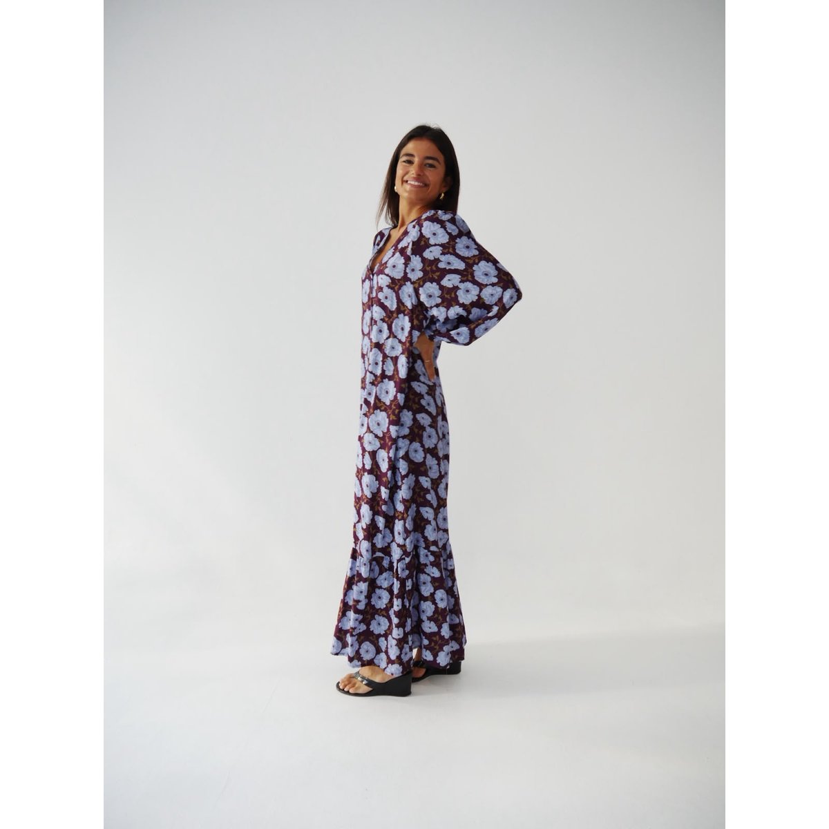 Robe longue fleurie boutonnée MICAELA bleu ciel / violet, MINDTRAVELER