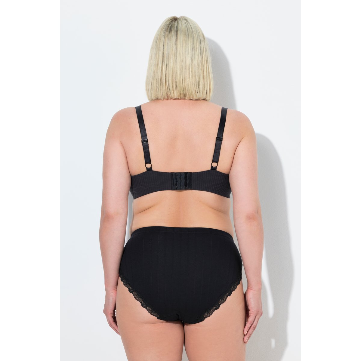 Soutien-gorge balconnet. Coques souples et noir, ULLA POPKEN