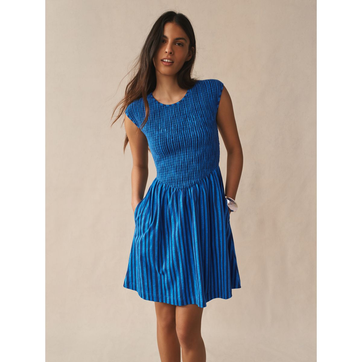 Robe courte froncée en jersey à mancherons rayures bleues, NEXT