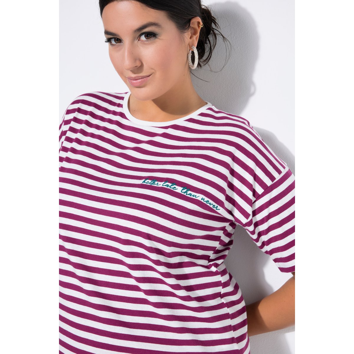 T-shirt à rayures oversize, avec broderie mûres, STUDIO UNTOLD