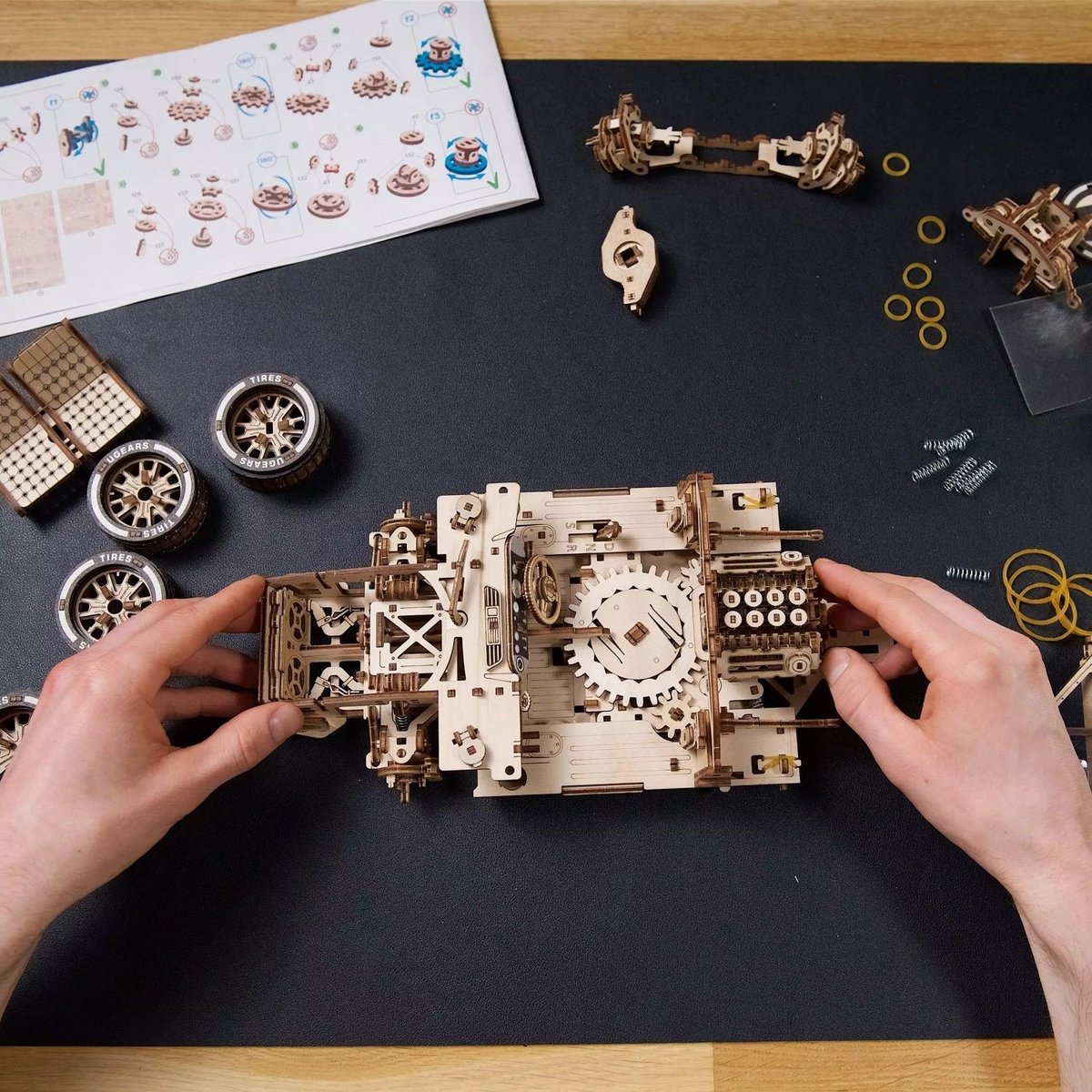 Puzzle 3D UGT24 Voiture d'Endurance beige, UGEARS