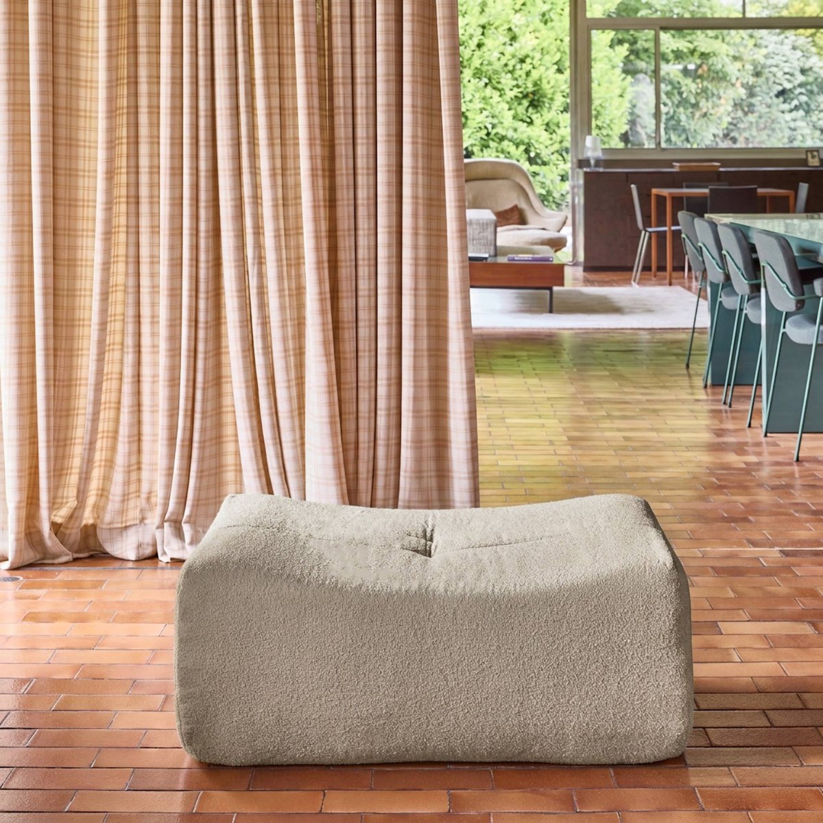 Pouf, repose-pieds compressé pour chauffeuse Sokol bouclette texturée SOKOL beige, SWEEEK