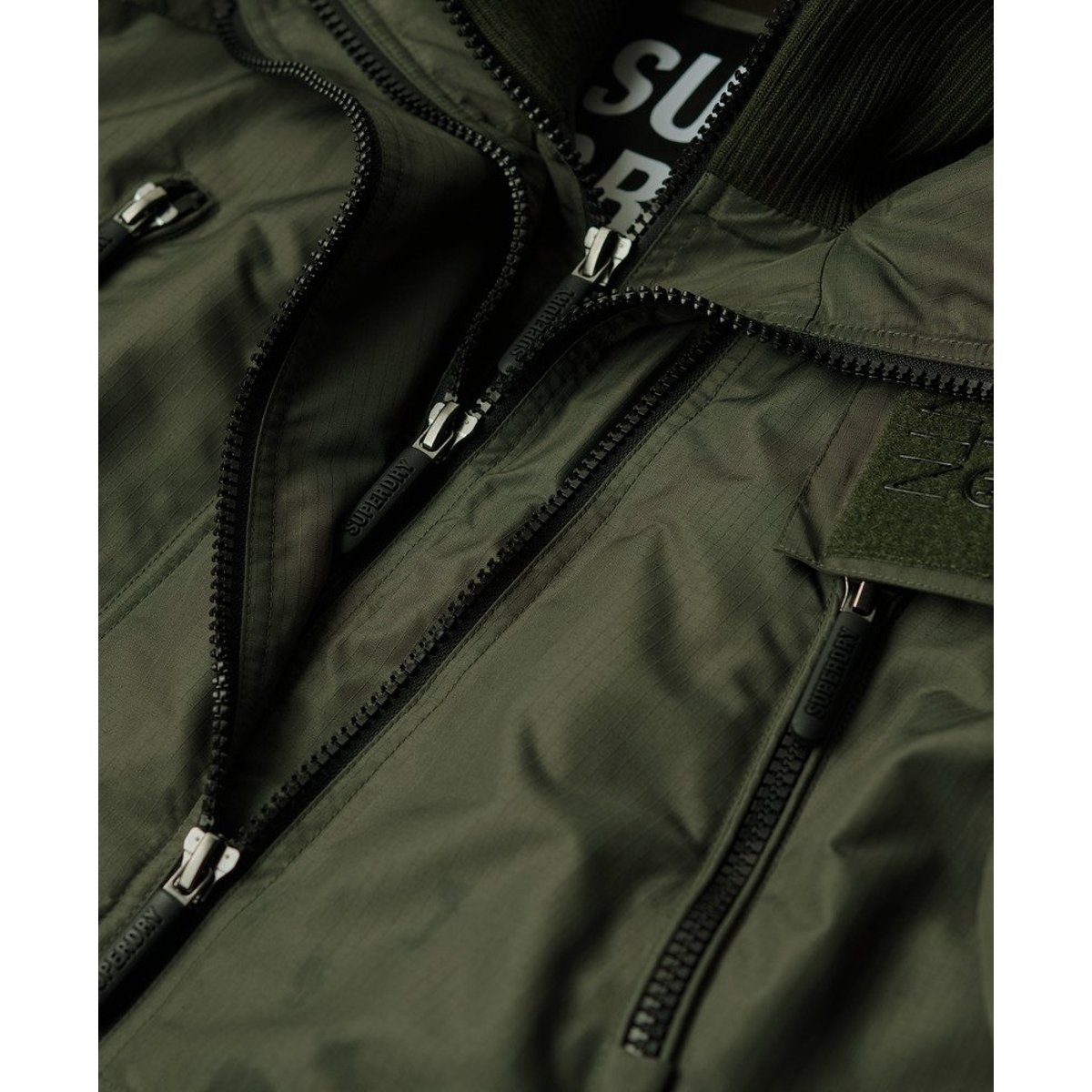 Veste Mountain SD Windcheater vert olive surplus, SUPERDRY