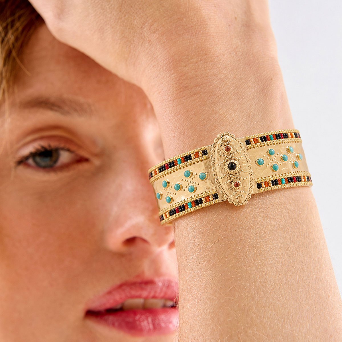 Bracelet jonc martelé avec perles PARADOR noir, HIPANEMA