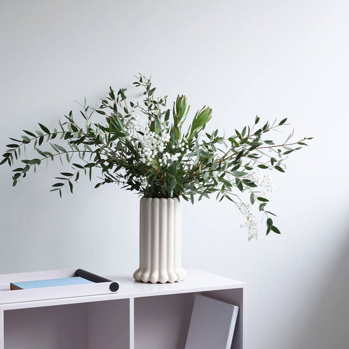 Vase en porcelaine Tubular beige, DESIGN LETTERS