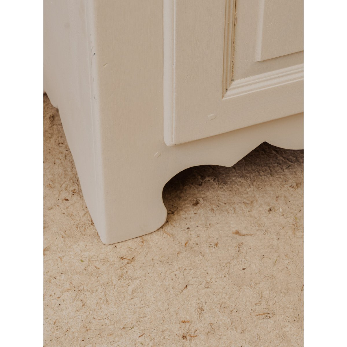 Petit buffet en bois blanc Gilbert N°1784 - Bon état blanc, DEBONGOUT