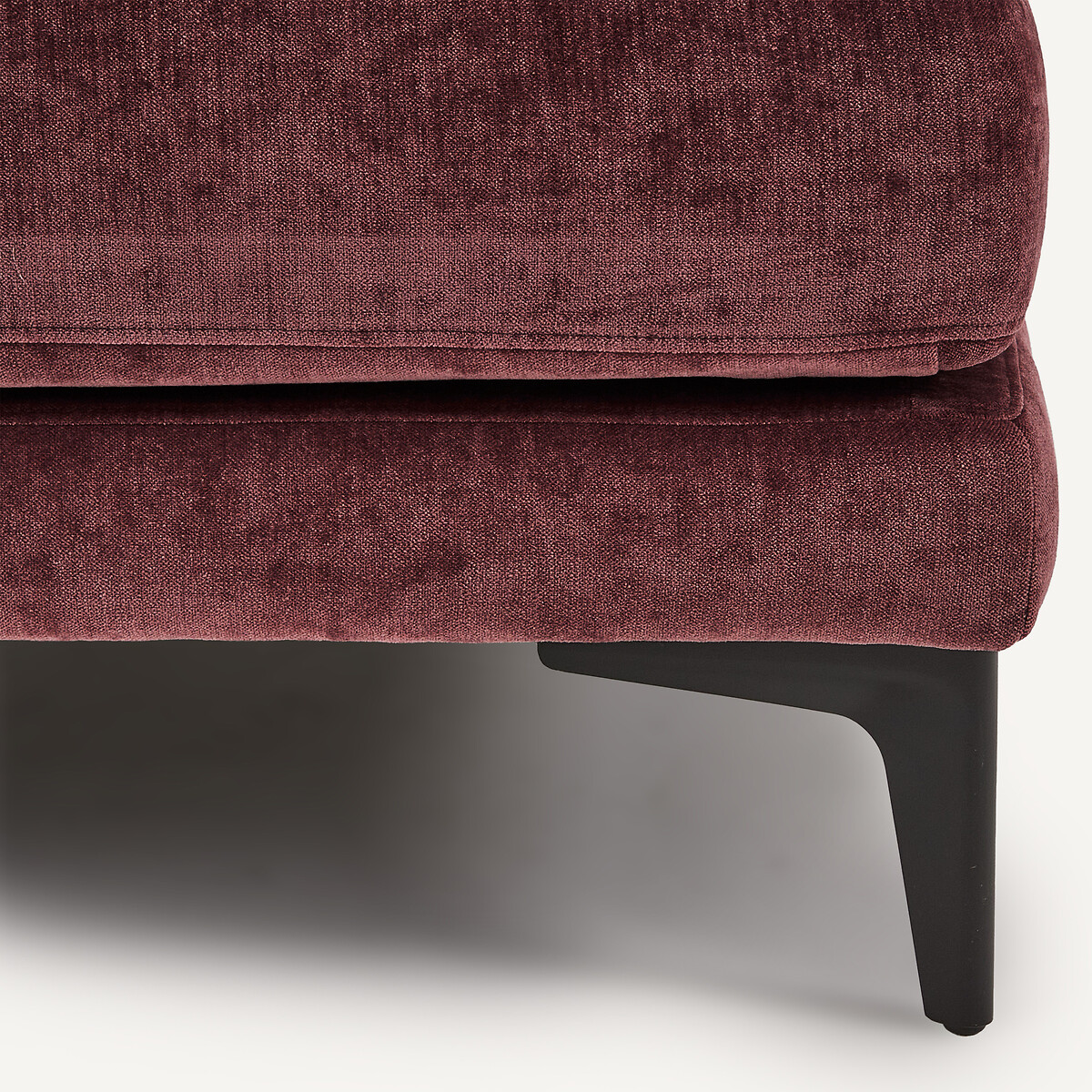 Poggiapiedi con vassoio, misto velluto, MODERNISTE, design di Emmanuel Gallina prugna, AM.PM X EMMANUEL GALLINA