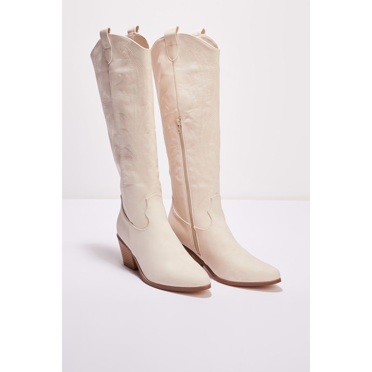 Bottes noires ivoire, BREAL