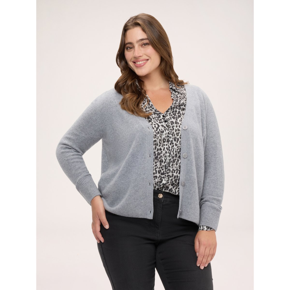 Cardigan gris, FIORELLA RUBINO