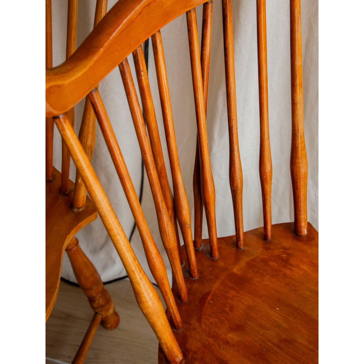Paire de chaises au style western Claude N°1450 - Bon état bois clair, DEBONGOUT